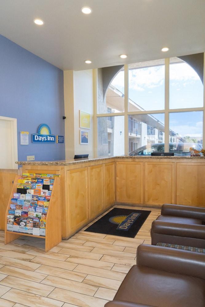 Days Inn By Wyndham Lake Havasu Lake Havasu City Exterior photo