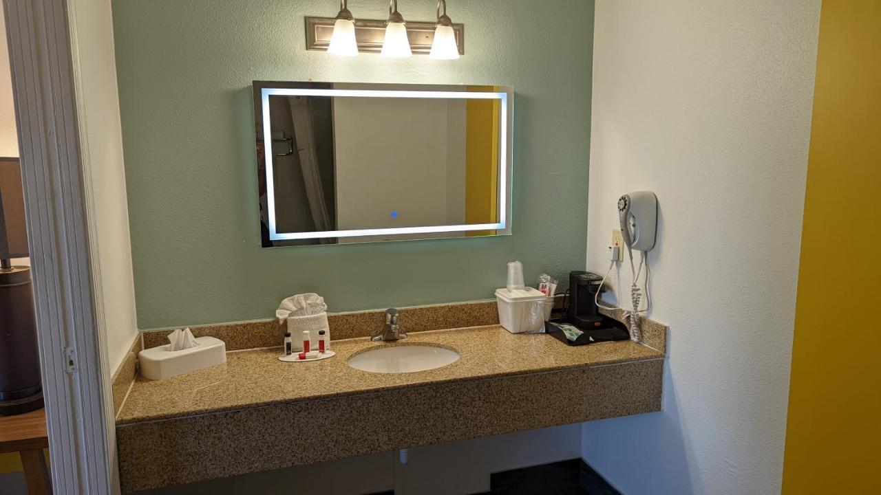 Days Inn By Wyndham Lake Havasu Lake Havasu City Exterior photo