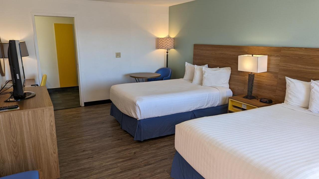 Days Inn By Wyndham Lake Havasu Lake Havasu City Exterior photo