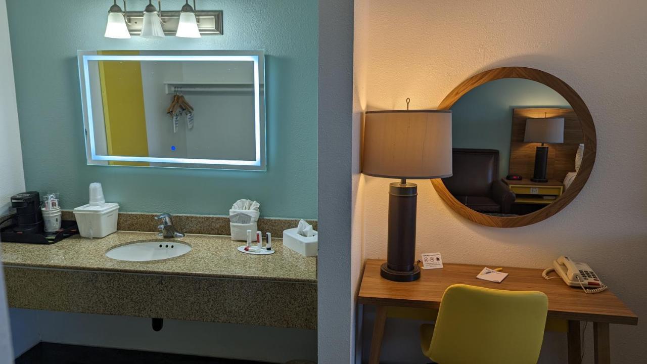 Days Inn By Wyndham Lake Havasu Lake Havasu City Exterior photo