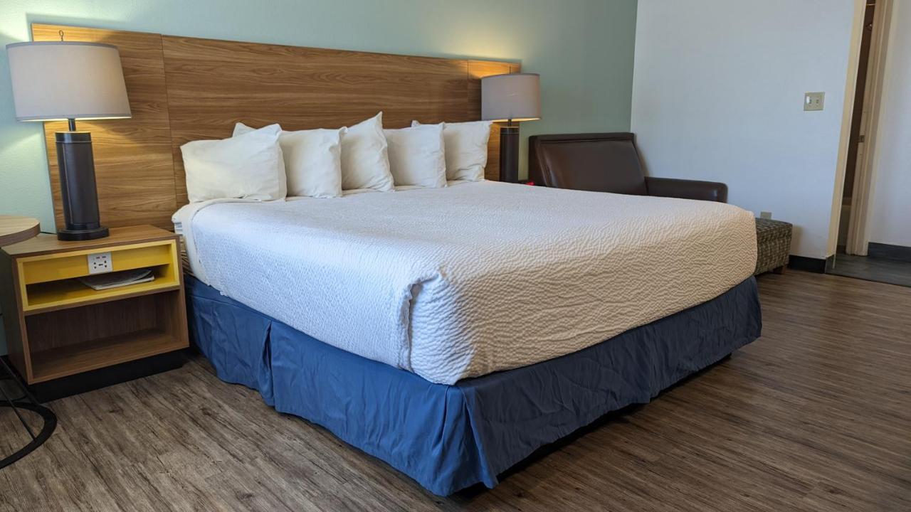 Days Inn By Wyndham Lake Havasu Lake Havasu City Exterior photo