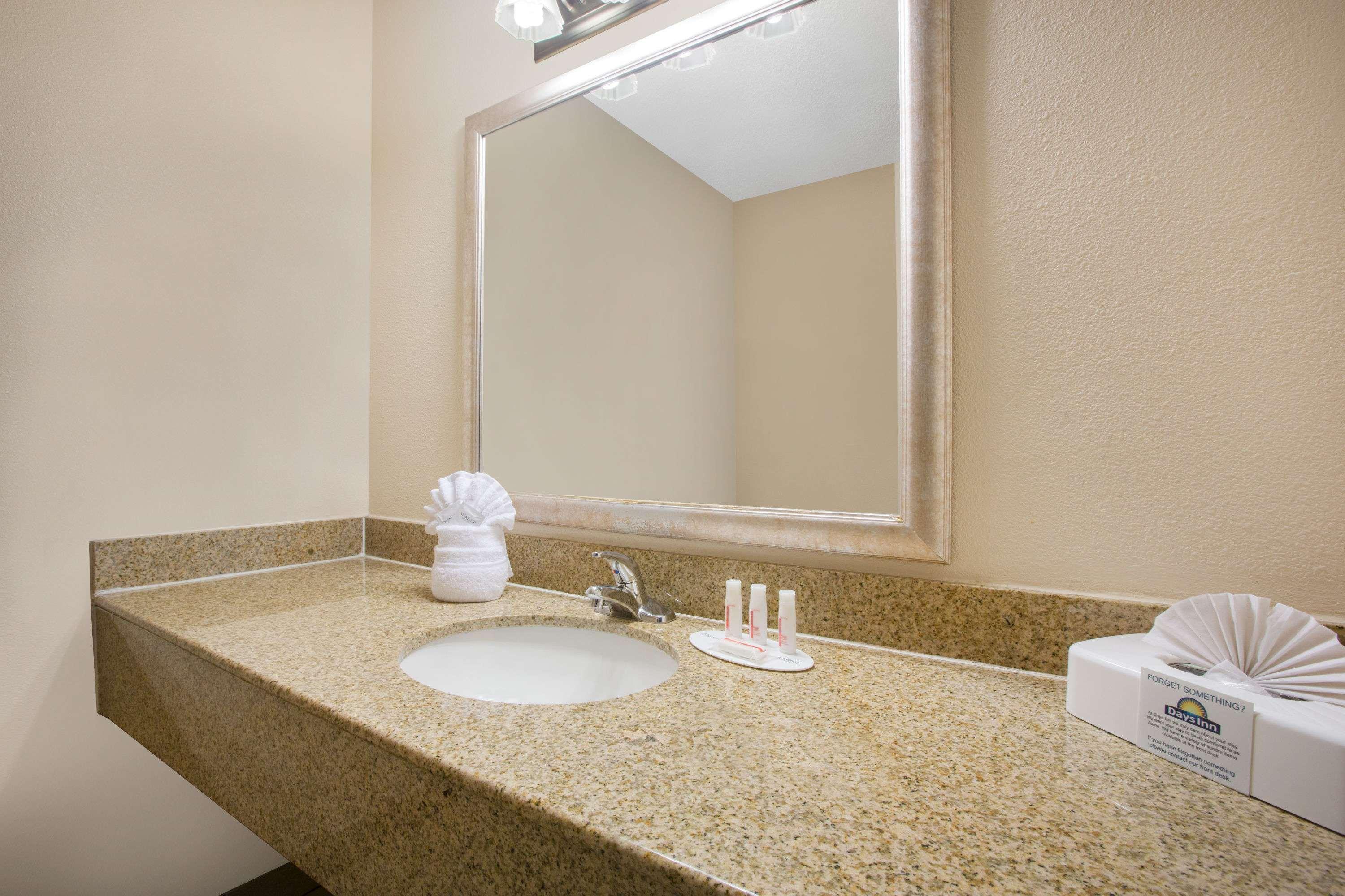 Days Inn By Wyndham Lake Havasu Lake Havasu City Exterior photo