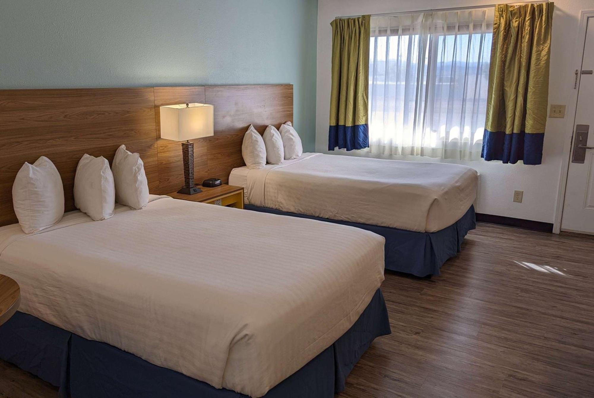 Days Inn By Wyndham Lake Havasu Lake Havasu City Exterior photo