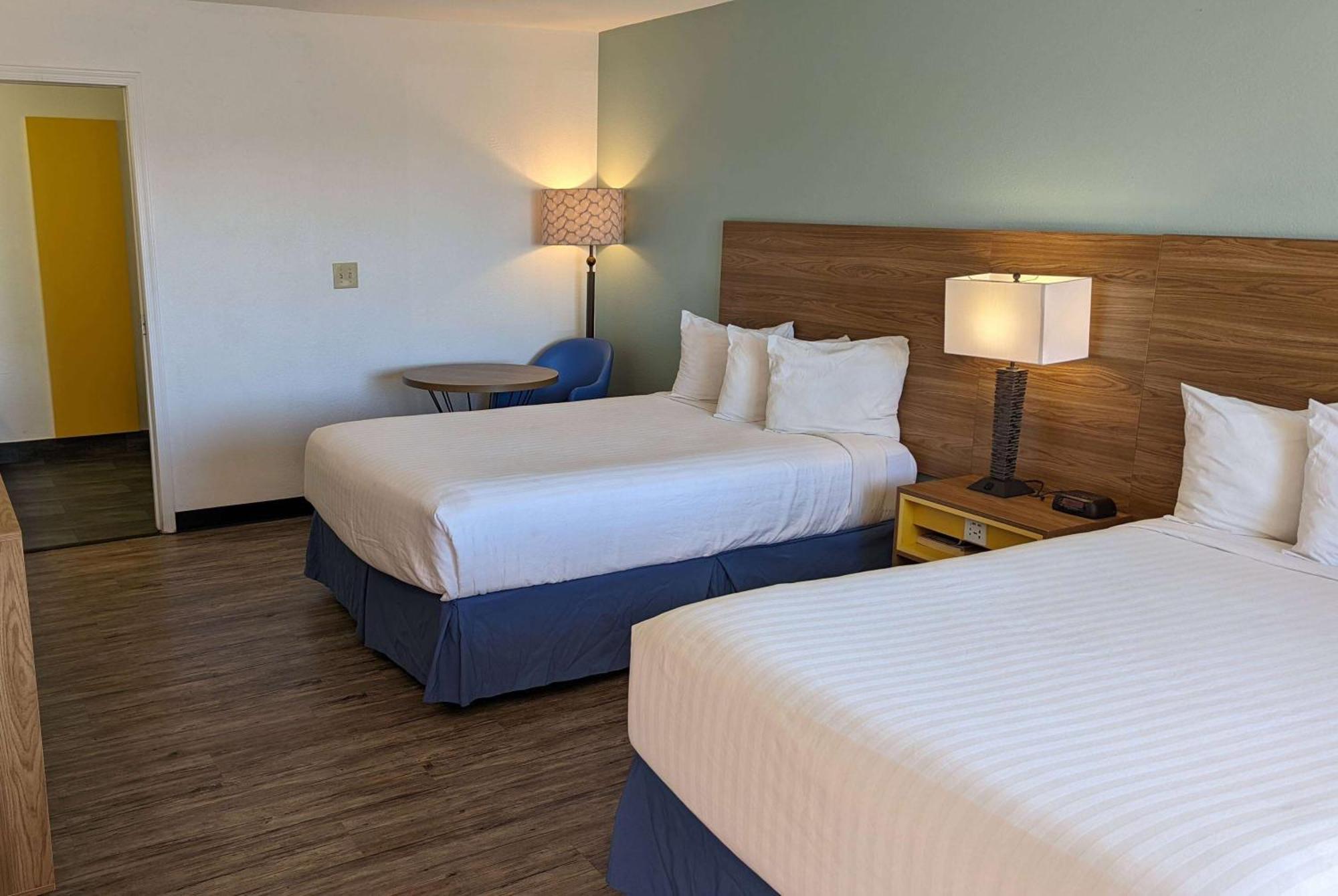 Days Inn By Wyndham Lake Havasu Lake Havasu City Exterior photo