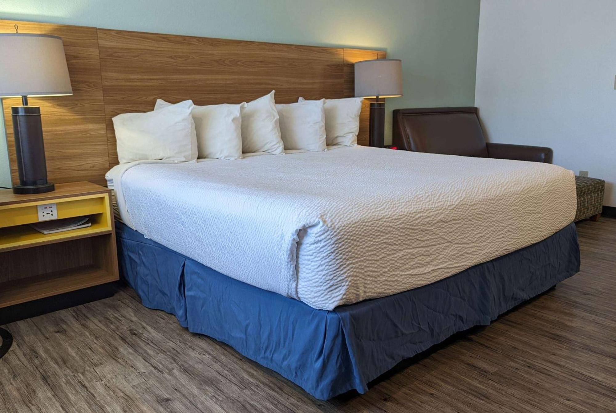 Days Inn By Wyndham Lake Havasu Lake Havasu City Exterior photo