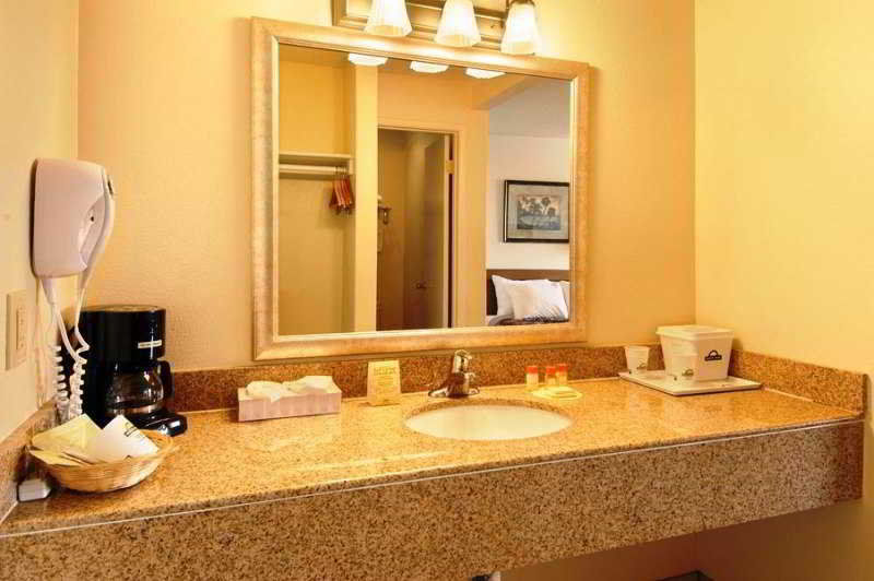 Days Inn By Wyndham Lake Havasu Lake Havasu City Exterior photo