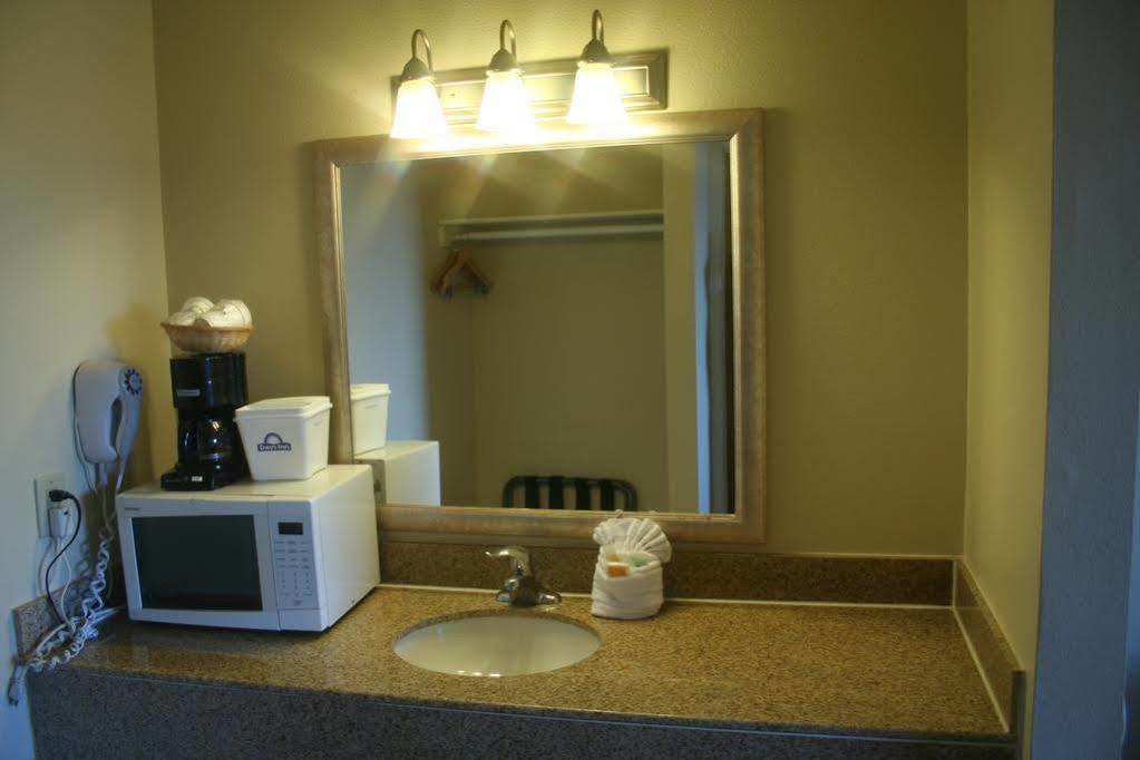 Days Inn By Wyndham Lake Havasu Lake Havasu City Exterior photo
